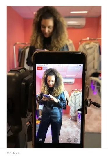 Referencia visual de streaming e-commerce para la inspiración de Devlyn Streaming